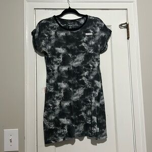 Pre Owned Converse Tie Dye Black white Girls Dress Size XL